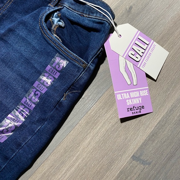 NWT Refuge “CALI” Jeans - Picture 3 of 7